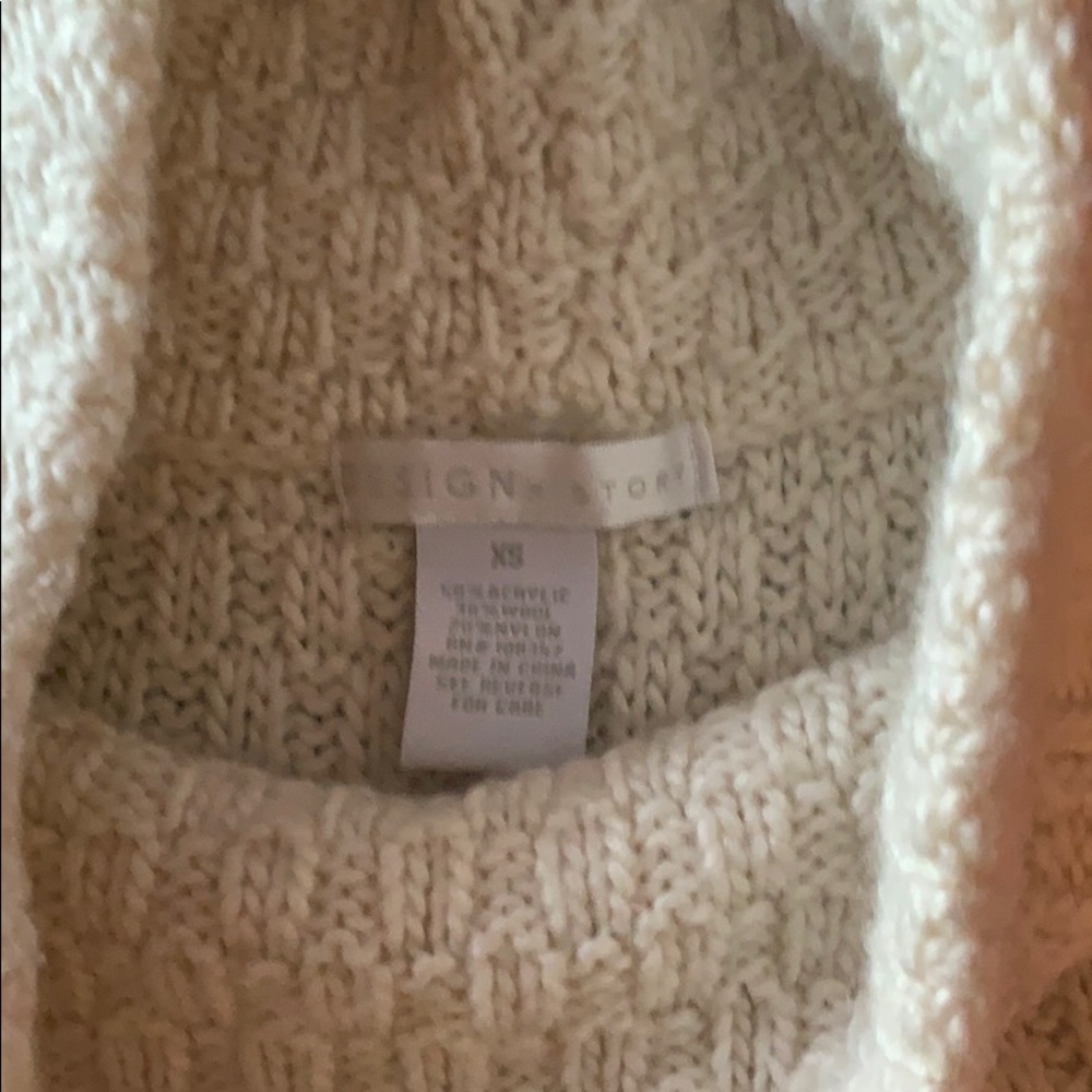 Ivory Sweater - Picture 4 of 7